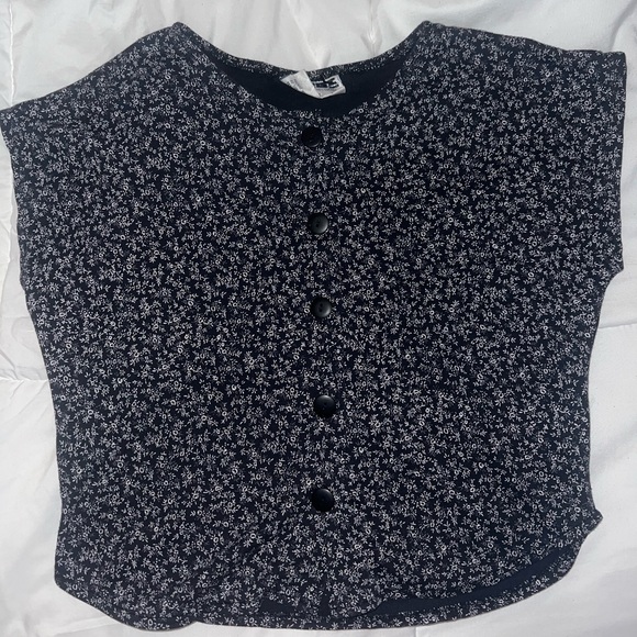 short sleeve navy floral button up top - Picture 1 of 3